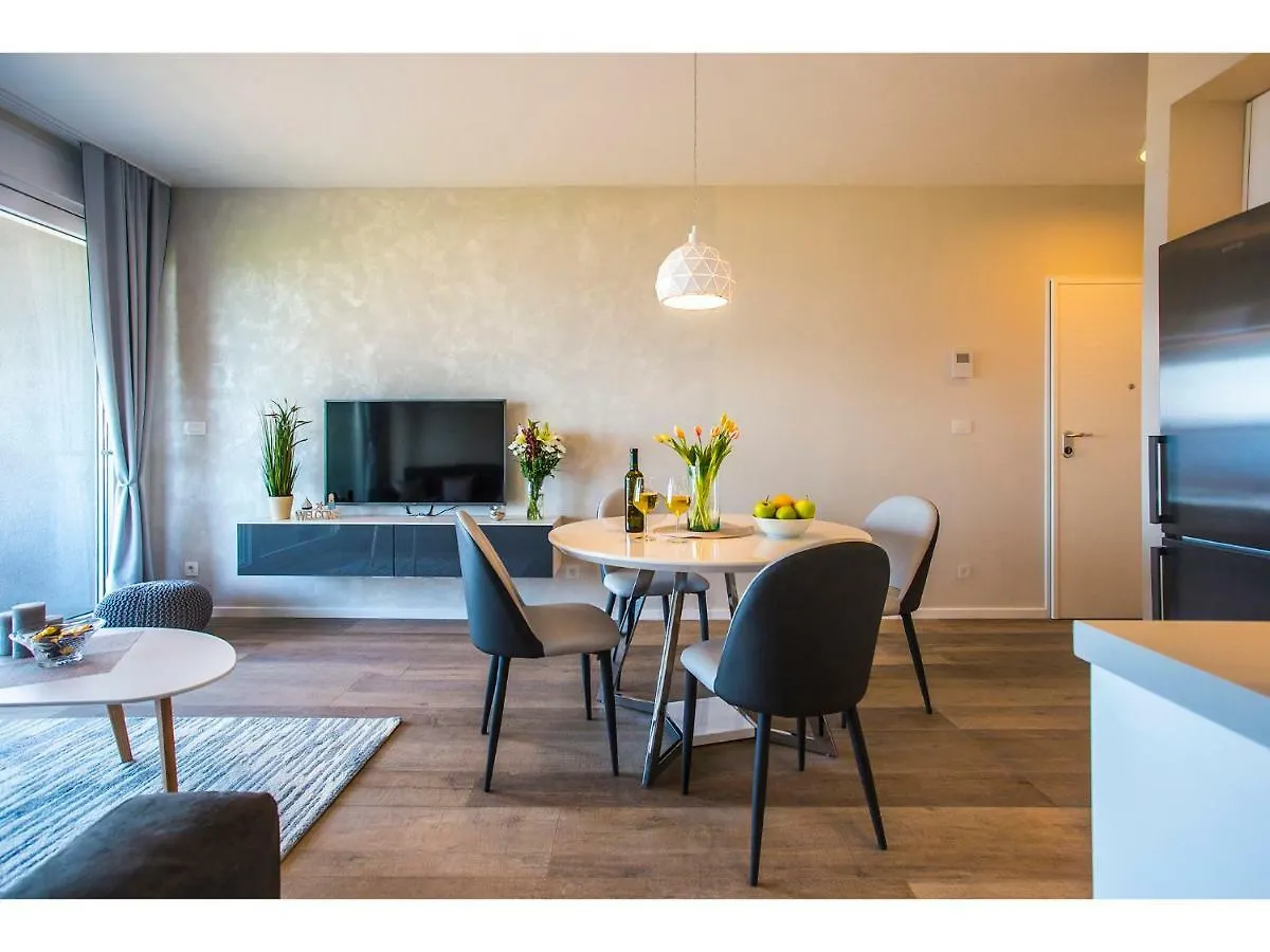 Uma Apartment Split