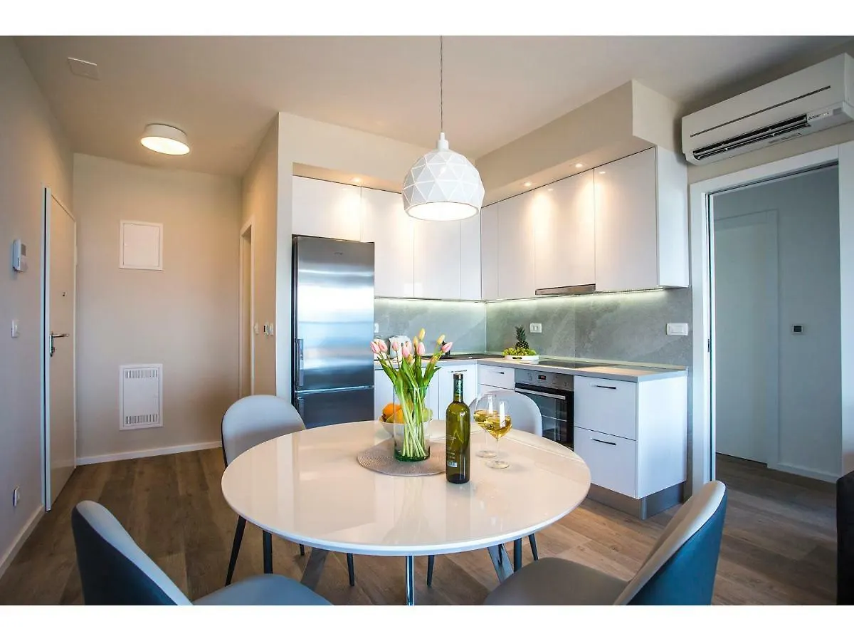 Uma Apartment Split